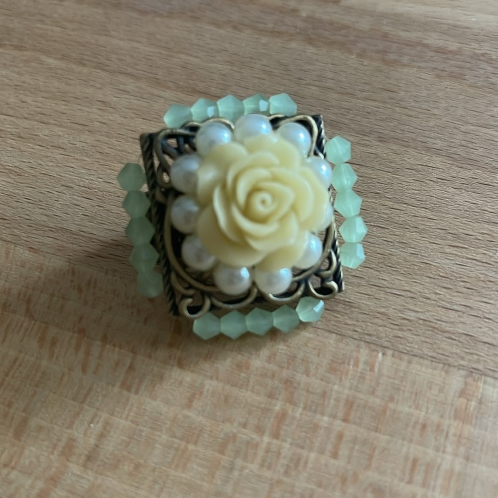 Floral green/ivory adjustable RING